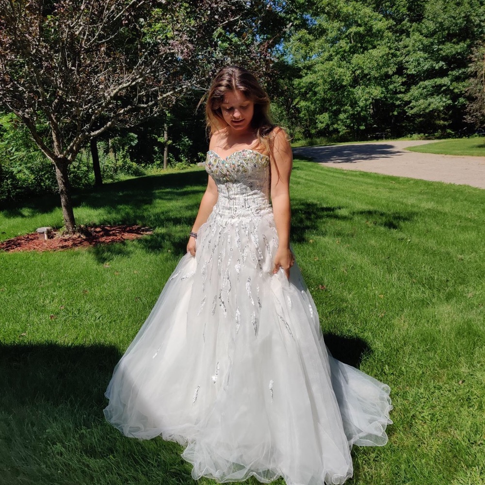 Prom dress strapless zip closure